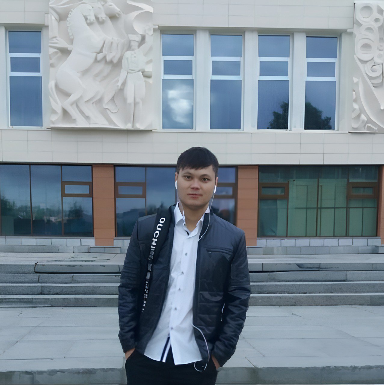 Man standing in front of a building 
